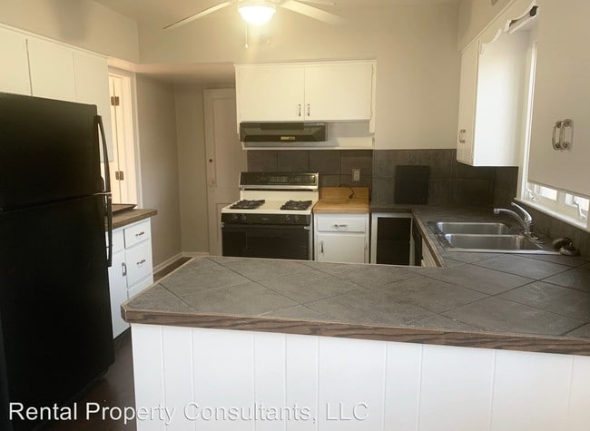 Building Photo - 3 br, 1.5 bath House - 2542 Plainfiled NE