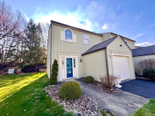 Building Photo - Cranberry Twp - 2 Bedroom 1.5 Bathroom - T...
