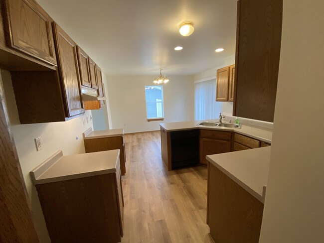 Kitchen - 131 W Stoney Ridge Way