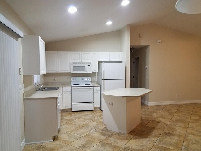 Foto del edificio - Coming in July 3/2/2 Single Family Home