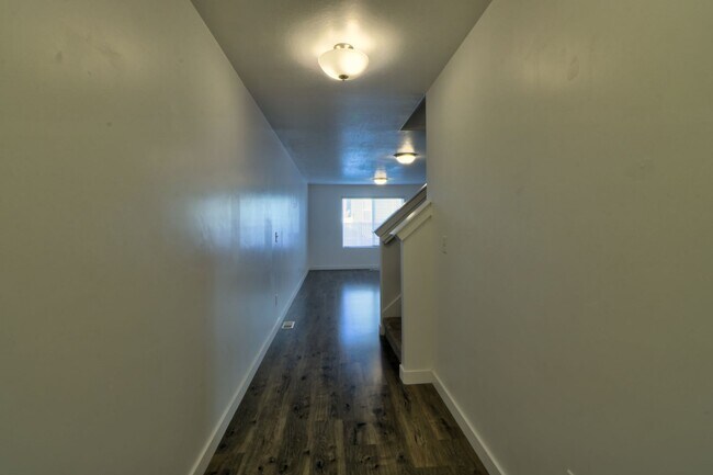 Building Photo - Townhome in Saratoga Springs