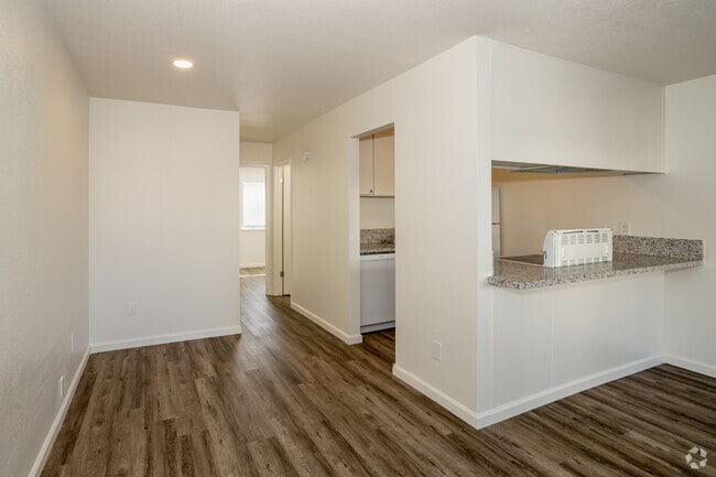 1BR, 1BA - 675SF - Dining Area - Victoria Apartments