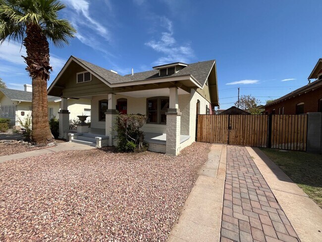 Building Photo - Historic, Charming Home in Coronado Distri...