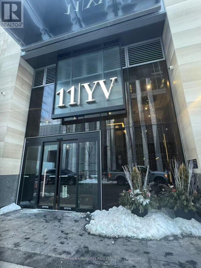 Photo du bâtiment - 11 Yorkville Ave