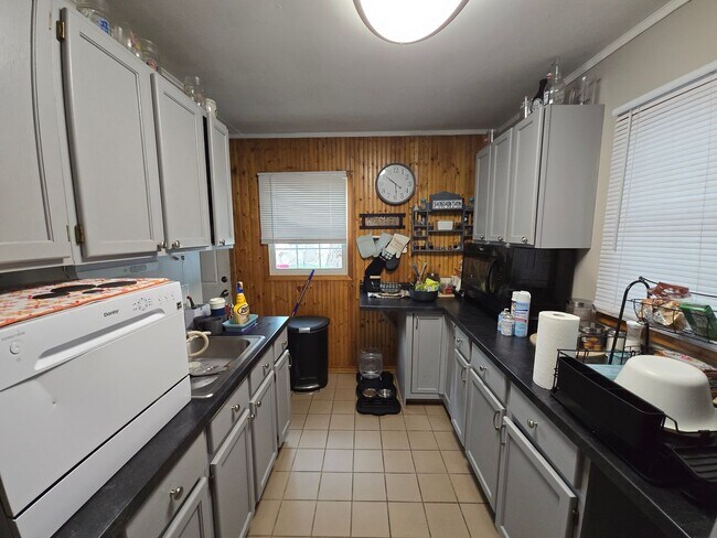 Foto del edificio - Centrally Located 2-Bed Home with Garage &...