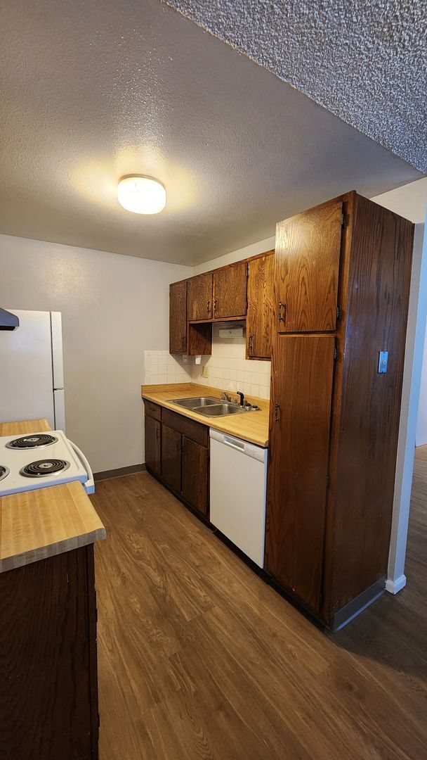 Foto del edificio - 4517 Parkview Dr