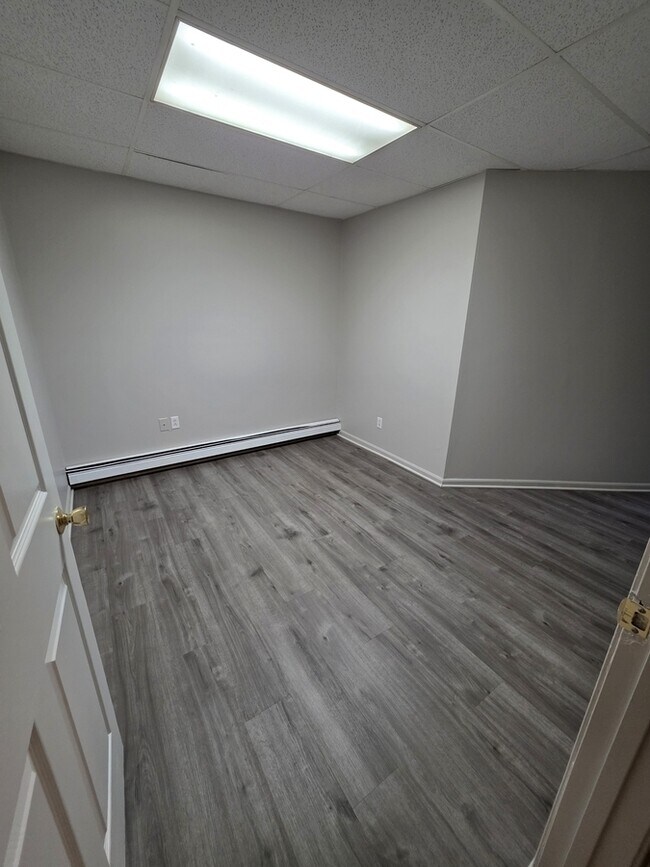 Foto del edificio - 3349 N Whitehall Rd