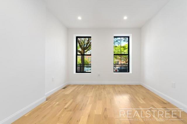 Building Photo - 4 bedroom in BROOKLYN NY 11233