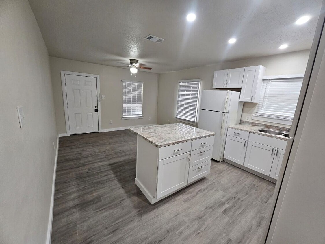 Photo - 915-917 N Fitzhugh Ave (Dallas, TX)