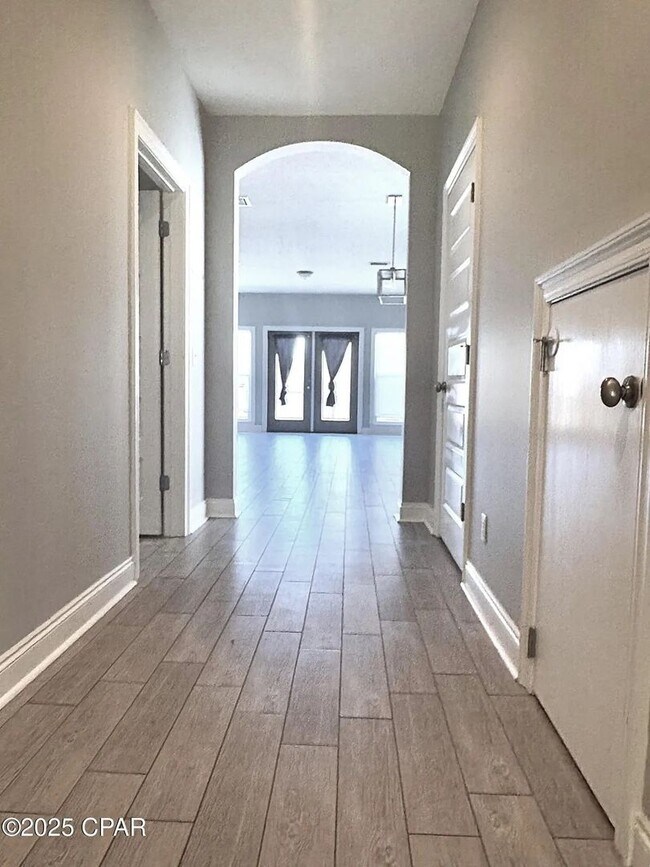 Foto del edificio - 4 bed 2.5 bath with Garage