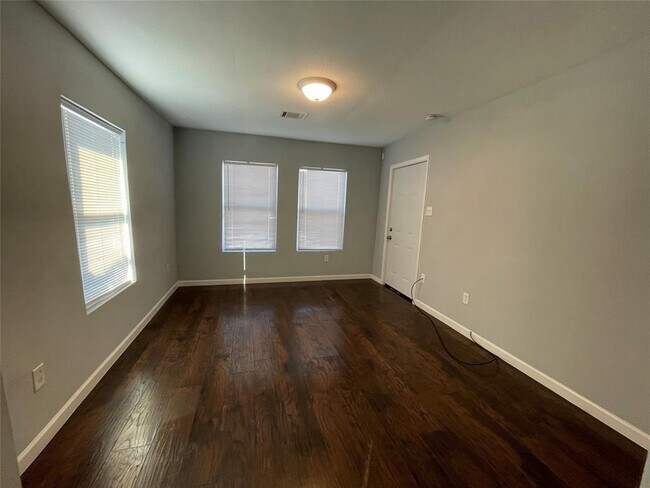Building Photo - 4206 Shelby Cir