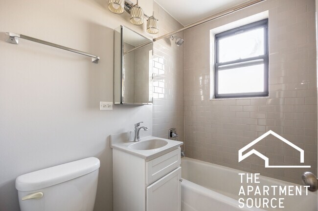 Foto del edificio - 817 W Lakeside Pl