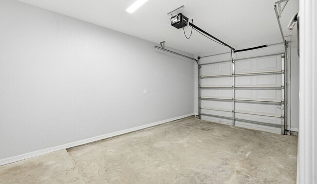 Foto del edificio - New Rental! Updated 3-bedroom/2 bath town home