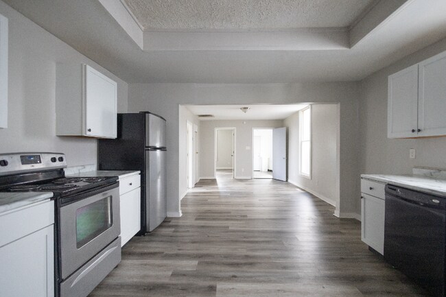 Building Photo - 2028 Lexington Ave