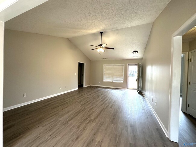 Building Photo - 213 Calla Lily Dr