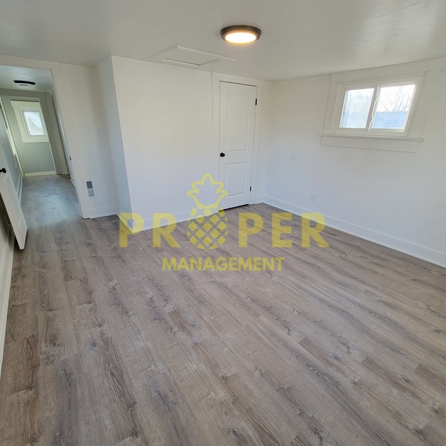 Building Photo - Charming 2 bed House for rent with large g...