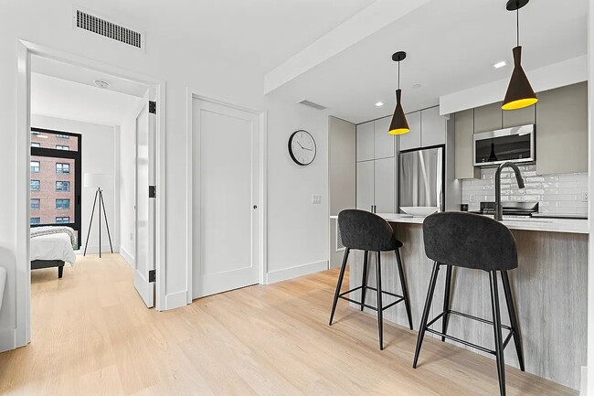 Building Photo - 63 Pitt St