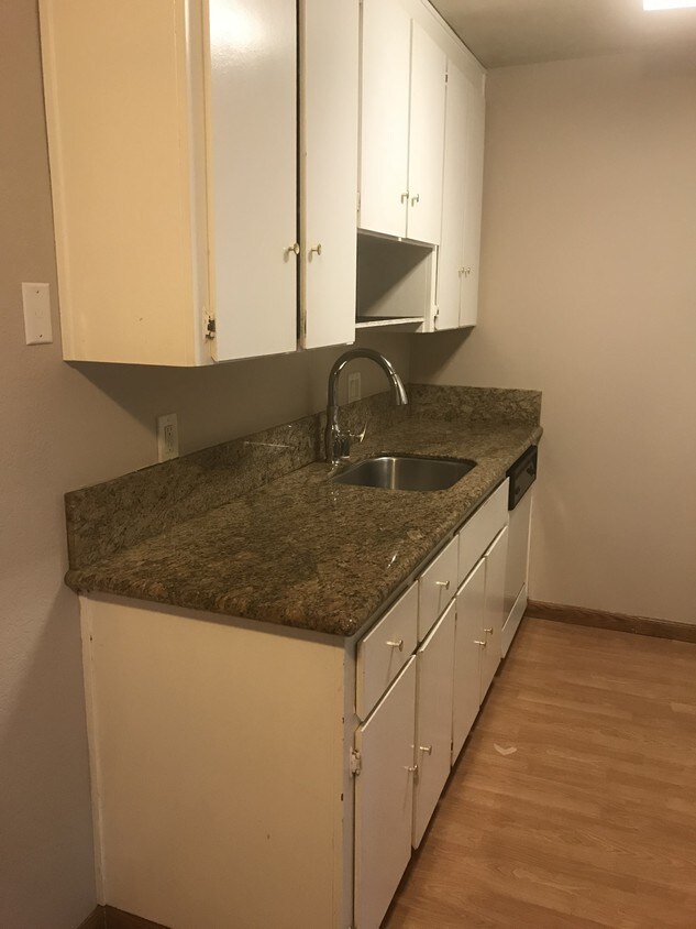 Cocina - 5334 Monterey St