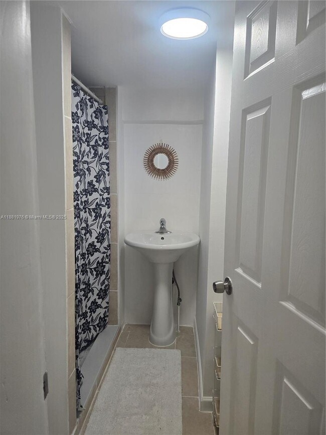 Foto del edificio - 1100 NW 71st St