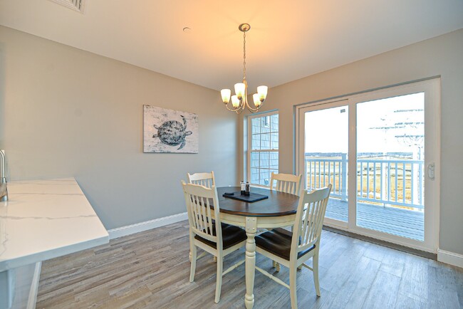 Building Photo - Gorgeous 2 bedroom very spacious condo at ...