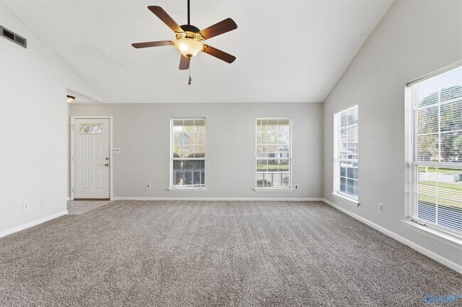 Foto del edificio - 2504 Reabok Cir SW