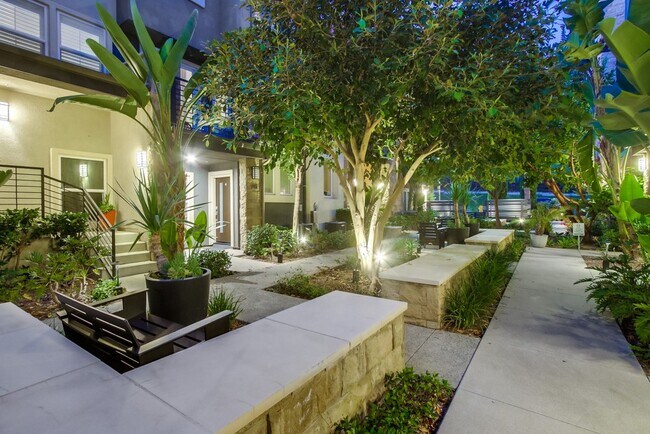 Building Photo - 7867 Modern Oasis Dr
