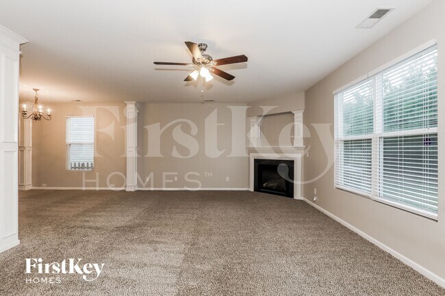 Foto del edificio - 16422 Austringer Pl