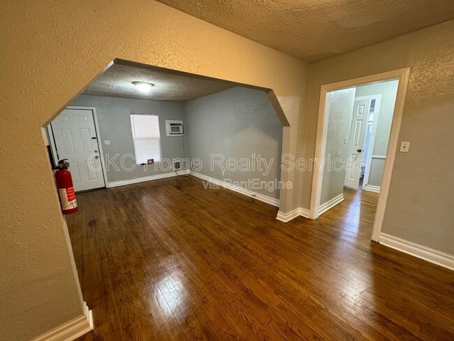 Foto del edificio - 1319 N Gatewood Ave