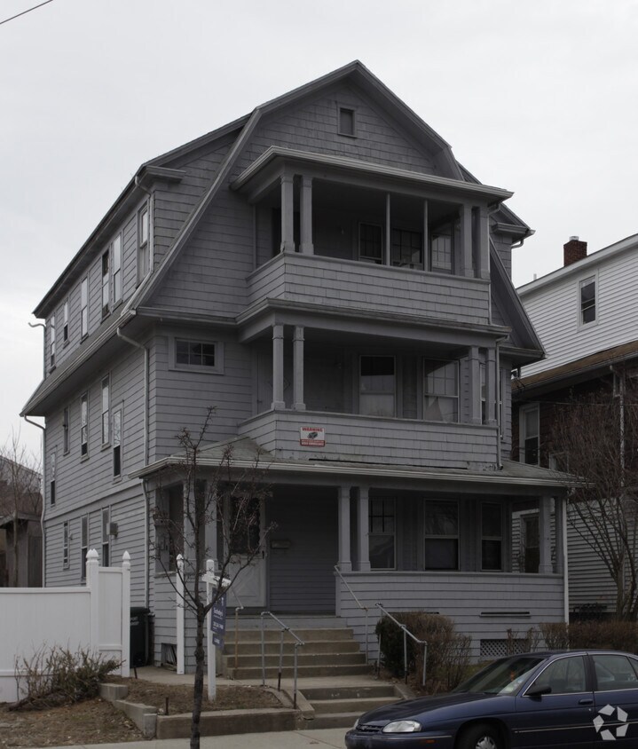 19461952 E Main St, Bridgeport, CT 06610 Apartments in Bridgeport