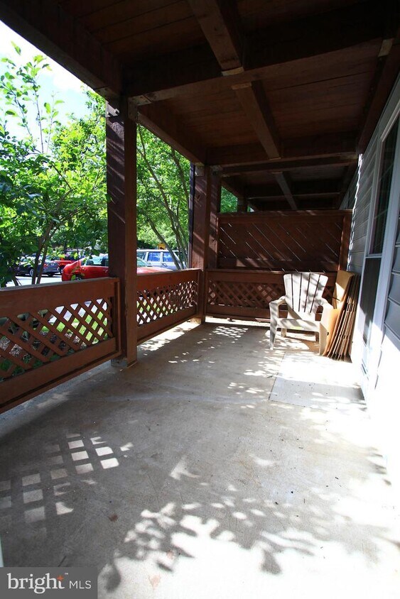 Primary Photo - 10044 Oakton Terrace Rd