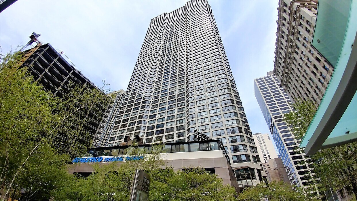 Primary Photo - 405 N Wabash Ave