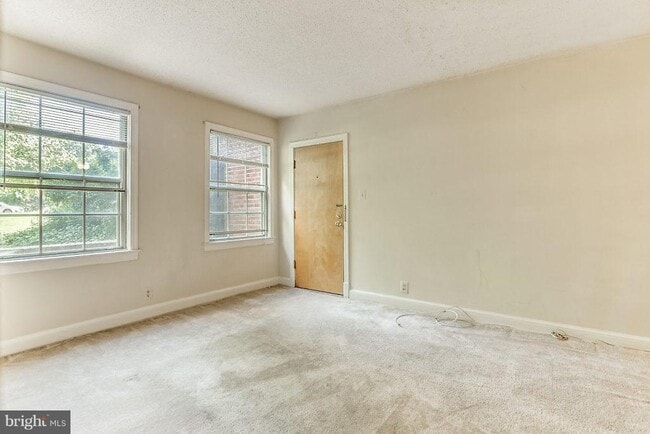 Building Photo - 2401 Arlington Blvd