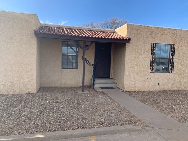 Foto del edificio - 1004 Mockingbird Ln