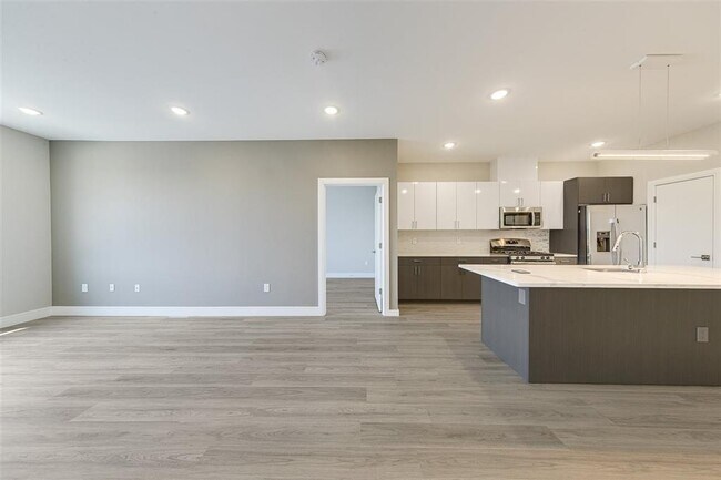 Living / dining area - 507 32nd St