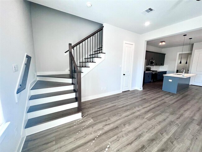 Building Photo - 4614 Redbud St
