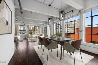 Building Photo - 746 S Los Angeles St