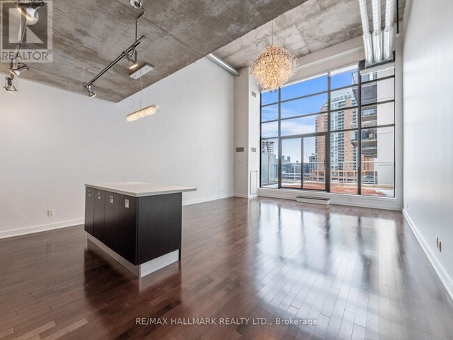 Building Photo - 43 Hanna Ave