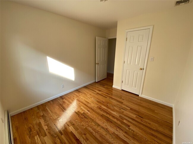 Foto del edificio - 151-23-151-17 17th Rd