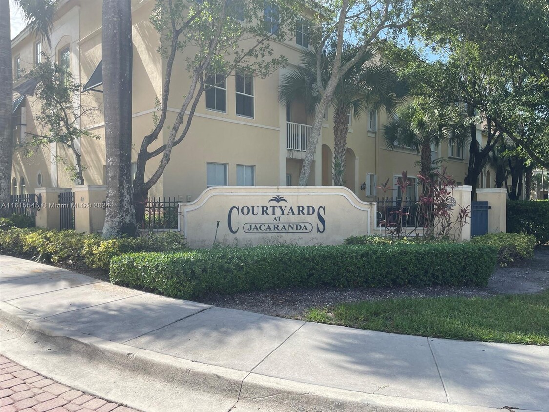 Primary Photo - 160 Jacaranda Country Club Dr