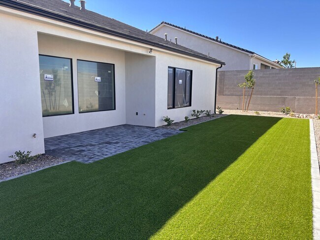 Foto del edificio - Brand New 4 bed 3 bath home in Desert Canyons