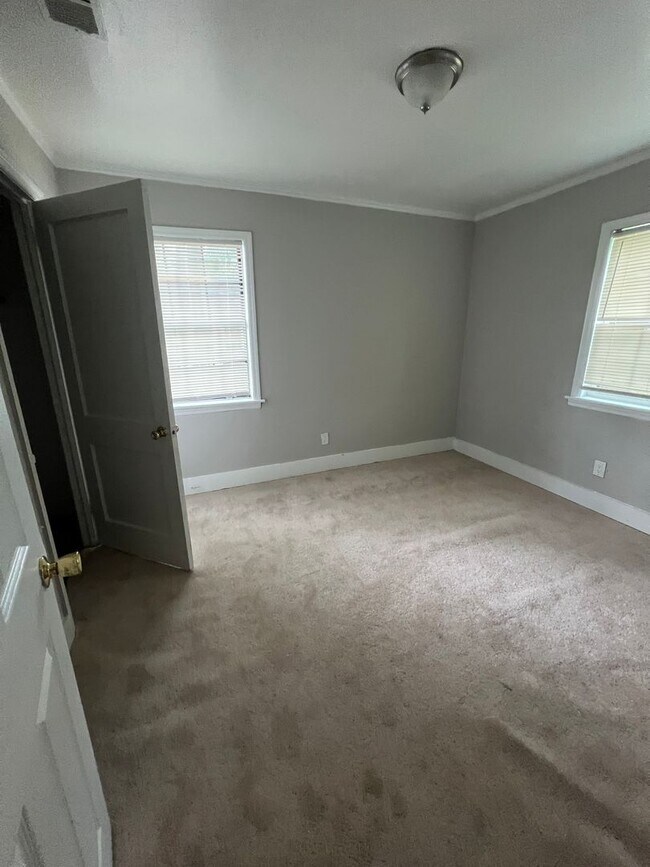 Building Photo - 1946 Greene St