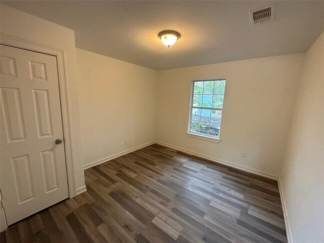 Foto del edificio - 99 Brownwood Dr