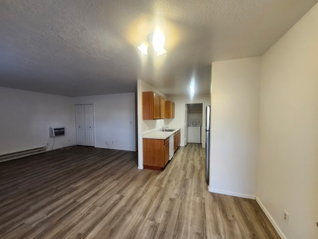 Building Photo - 2140 Elizabeth Blvd