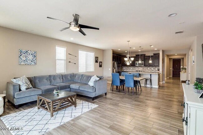 Building Photo - Charming 4 bedroom, 3 bath home in North P...