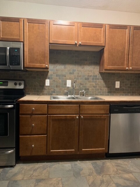Foto del edificio - 914 E 39th St