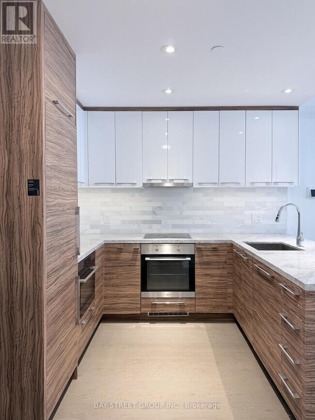 Photo du bâtiment - 488 University Ave