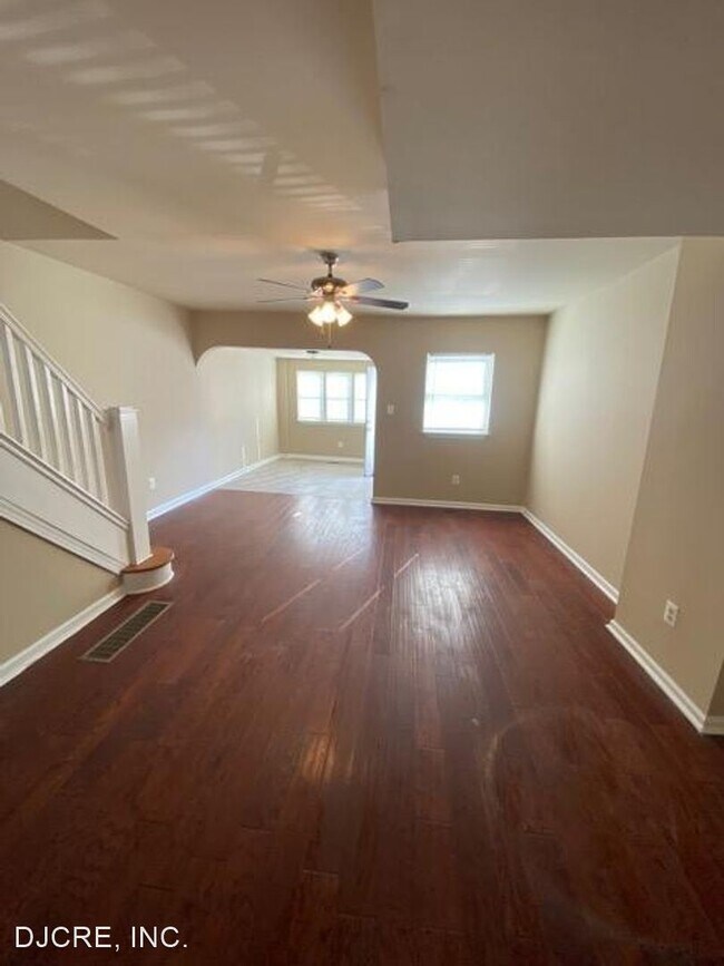 Building Photo - 3 br, 1 bath House - 6031 Cedarhurst St