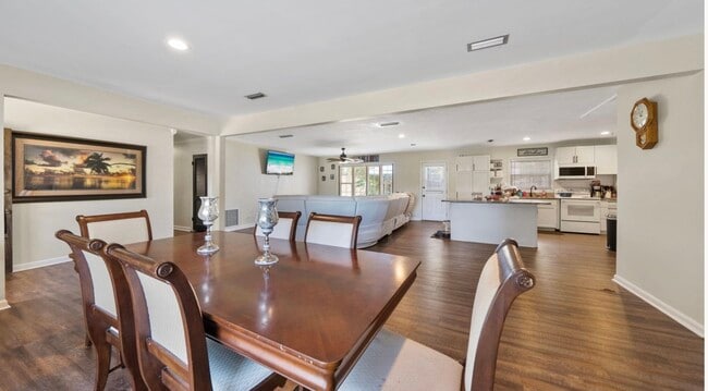 Building Photo - 1018 W 12th St