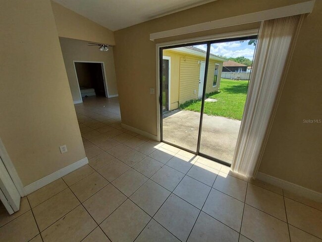 Building Photo - 1401 Sugar Cane Dr