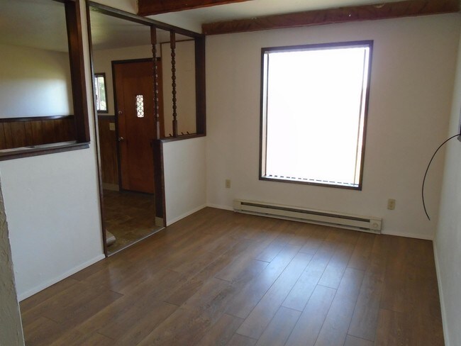 Building Photo - 375 N 1st St